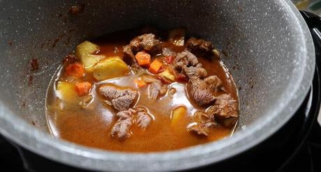 Echamos el resto del agua y vamos a cocinar con la tapa cerrada