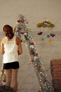 Convierte tu escalera en un árbol navideño hermoso