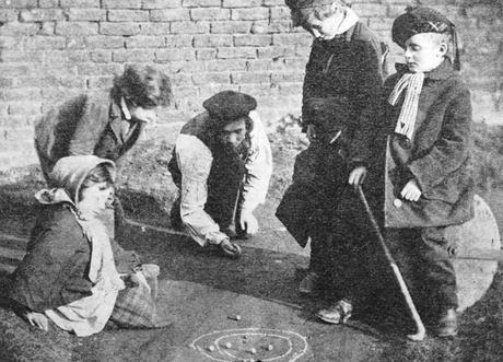 Senderismo y etnobotánica: Las agallas del roble valenciano.