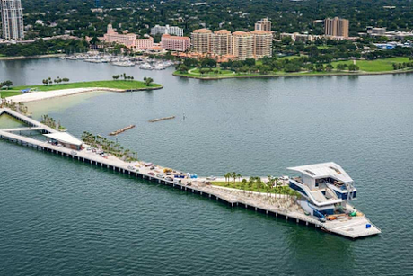 Explorando el St. Pete Pier