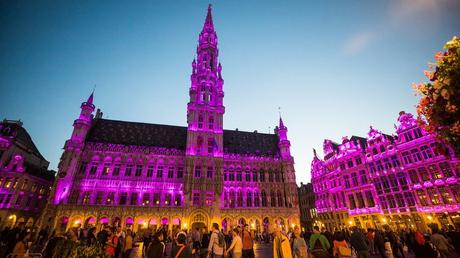 Lucha contra el cáncer de mama: Emblemáticos edificios de todo el mundo se iluminan de rosa