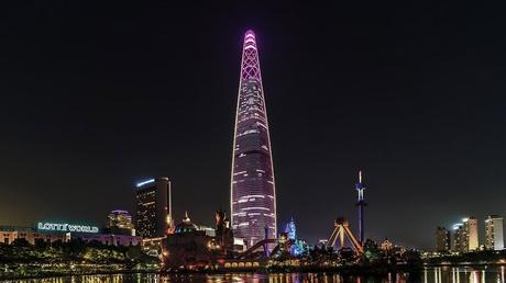 Lucha contra el cáncer de mama: Emblemáticos edificios de todo el mundo se iluminan de rosa