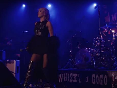 Miley Cyrus, sobrada versionando a The Cure y Cranberries