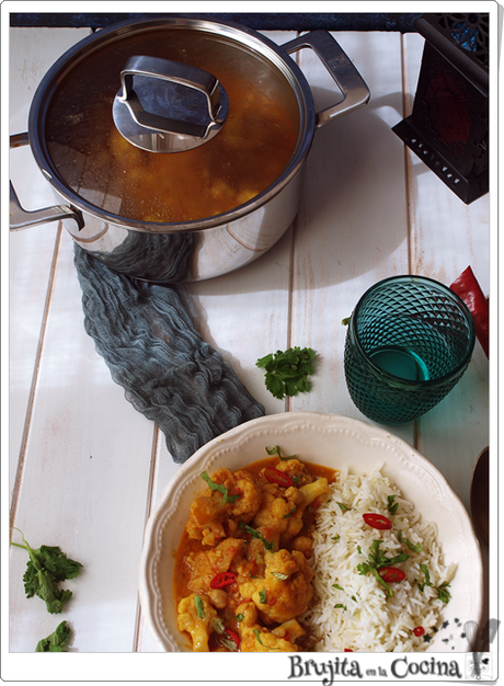 Curry de coliflor y garbanzos