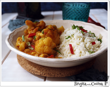 Curry de coliflor y garbanzos