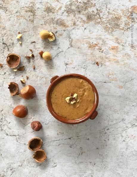 Crema de cacao y avellanas sin azúcar. Nutella o Nocilla saludable. Crema de cacao y avellanas sin azúcar. Nutella o Nocilla saludable.