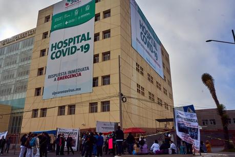 Manifestación: Desde febrero adeudan prestaciones a trabajadores del Hospital Central