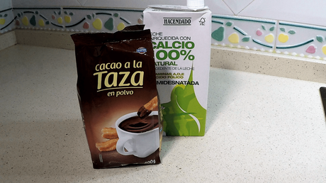 Los ingredientes necesarios para hacer chocolate a la taza con Thermomix