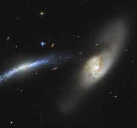 La impresionante imagen de dos galaxias en colisión