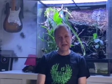 Juan Valdivia, guitarrista de Héroes del Silencio, publica una canción benéfica inédita