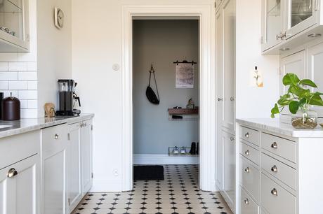 suelos de madera en espiga suelo parquet scandinavian style scandinavian apartment nordic style madera maciza suelos hard wood floor estilo nórdico escandinavo elegant scandinavian decoración pisos suecos decoración nórdica decoración de salones decoración de interiores  