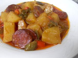 Patatas con chorizo a la riojana.