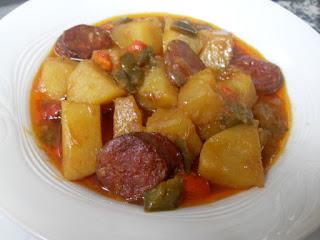 Receta de patatas con chorizo a la riojana.