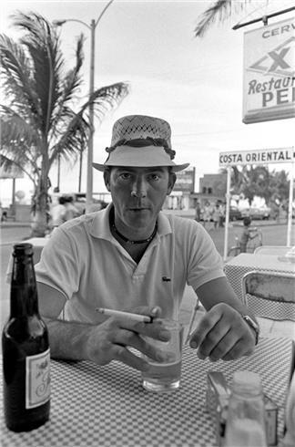 Encuentran a Hunter S. Thompson baleado por su talento.