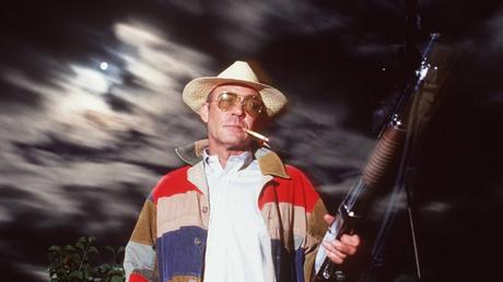 Encuentran a Hunter S. Thompson baleado por su talento.