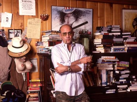 Encuentran a Hunter S. Thompson baleado por su talento.