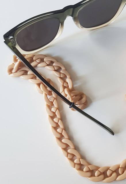 COMPLEMENTOS; DIECISIETE COSAS.- COMPLEMENTOS; DIECISIETE COSAS.-