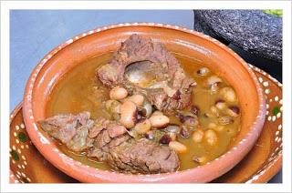 Sopa de frijoles con costilla de res