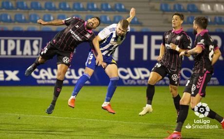 La Ponferradina se queda los tres puntos en un partido muy sufrido ante un correoso Tenerife (1-0) La Ponferradina se queda los tres puntos en un partido muy sufrido ante un correoso Tenerife (1-0)