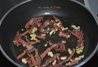 Setas al ajillo con jamón