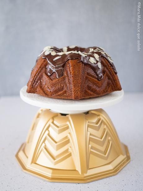 Bundt cake de naranja y chocolate