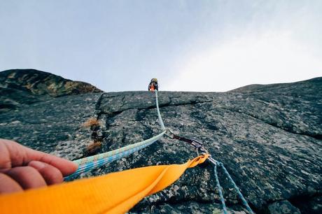 Conecta cuerpo, mente y naturaleza con el deporte de moda: la escalada escalada deporte de moda
