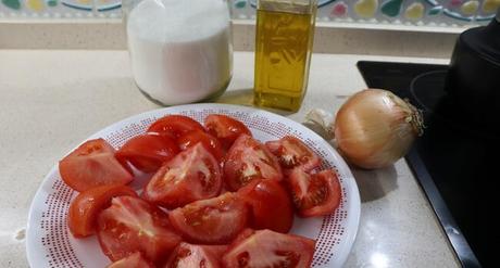 Los ingredientes para hacer tomate frito en Mambo