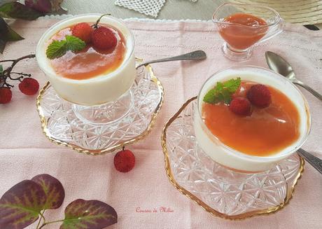 Panna cotta de yogur con coulis de madroños Panna cotta de yogur con coulis de madroños
