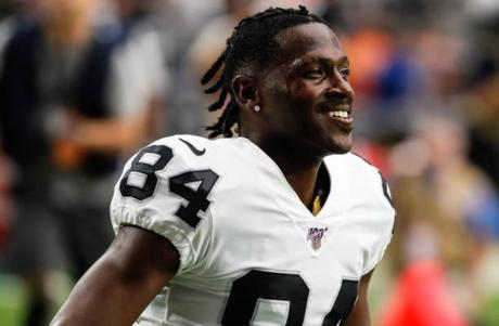 Antonio Brown firma con los Buccaneers y se reúne con Tom Brady