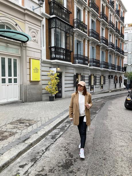 BLAZER + GORRA.- BLAZER + GORRA.-