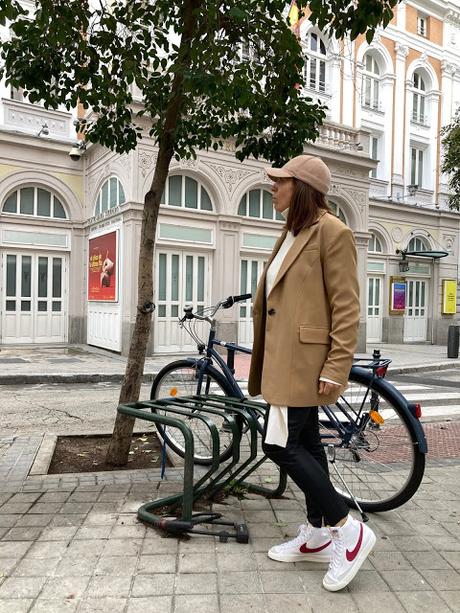 BLAZER + GORRA.- BLAZER + GORRA.-