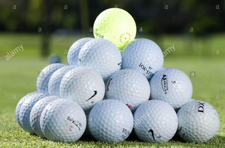 El hombre que se volvió rico buscando pelotitas de golf bajo el agua
