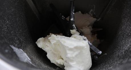 Vasitos de Oreo para Halloween con Thermomix ® Poner el queso de untar y batimos