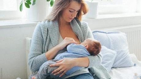 Cuidarte la espalda en el periodo de lactancia de tu bebé