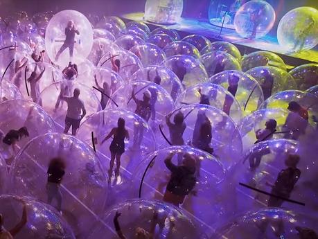 The Flaming Lips y el delirante concierto de las burbujas gigantes