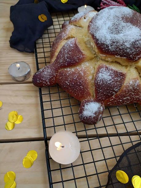 Receta de Pan de muerto. Típica de México para la celebración del Día de Muertos. Masa, lidl, panificadora, todos los santos, halloween, tradicional, horno, Cuca, otoño Receta de Pan de muerto. Típica de México para la celebración del Día de Muertos. Masa, lidl, panificadora, todos los santos, halloween, tradicional, horno, Cuca, otoño