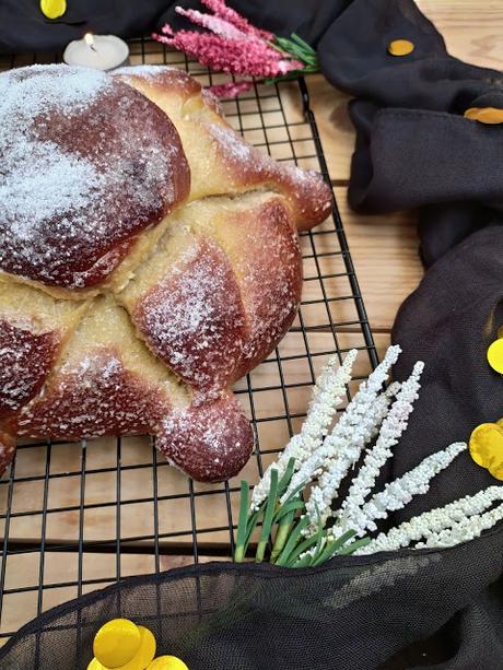 Receta de Pan de muerto. Típica de México para la celebración del Día de Muertos. Masa, lidl, panificadora, todos los santos, halloween, tradicional, horno, Cuca, otoño Receta de Pan de muerto. Típica de México para la celebración del Día de Muertos. Masa, lidl, panificadora, todos los santos, halloween, tradicional, horno, Cuca, otoño