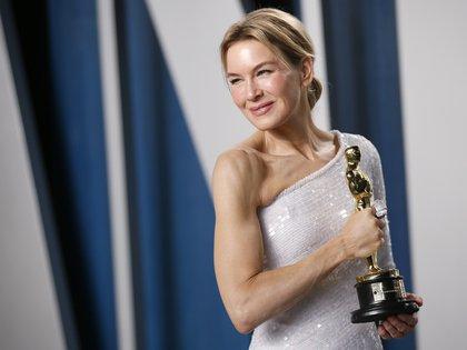 Renee Zellweger con su estatuilla de mejor actriz en los Oscar 2020 (Foto: REUTERS/Danny Moloshok)