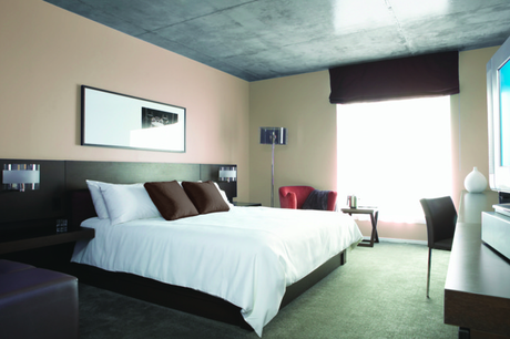 Schneider Electric y SIRT lanzan una solución para conectar hotel y huéspedes a través de la TV