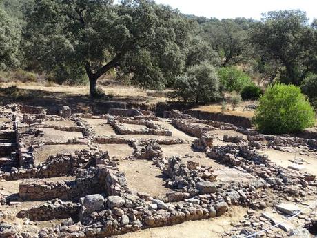Munigua: Un pueblo romano secreto a una hora de Sevilla. Parte I, la zona terrenal. Munigua: Un pueblo romano secreto a una hora de Sevilla. Parte I, la zona terrenal.