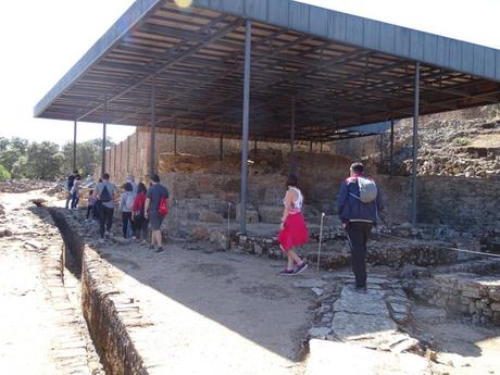 Munigua: Un pueblo romano secreto a una hora de Sevilla. Parte I, la zona terrenal. Munigua: Un pueblo romano secreto a una hora de Sevilla. Parte I, la zona terrenal.