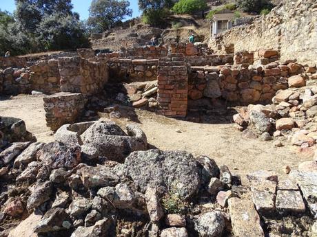 Munigua: Un pueblo romano secreto a una hora de Sevilla. Parte I, la zona terrenal. Munigua: Un pueblo romano secreto a una hora de Sevilla. Parte I, la zona terrenal.
