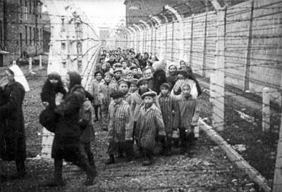 Judios en uno de los campos de exterminio Holocausto