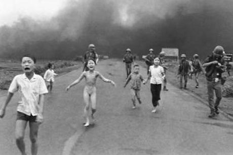 El Kronoscopio: 8 de junio de 1972 - en la Guerra de Vietnam, el fotógrafo  de AP Nick Ut toma la famosa foto premiada con un Premio Pulitzer de la  niña Phan