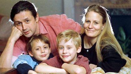 Kieran y Macaulay Culkin con sus padres (Shutterstock)