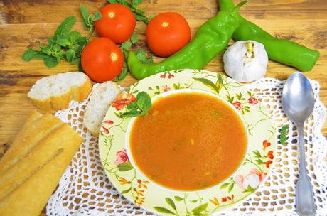 Las delicias de Mayte, sopa de tomate, sopa de tomate extremeña, sopa de tomate andaluza, sopa de tomate casera, sopa de tomate con pan, sopa de tomate para bajar de peso, sopa de tomate tradicional, sopa de tomate de la abuela,