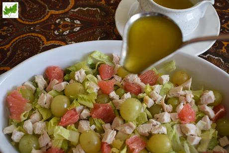 Ensalada de Pollo, Uvas, Pomelo y Vinagreta de Mostaza Inglesa