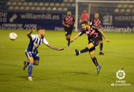 Una desconocida Ponferradina se deja llevar los tres puntos en El Toralín (0-3)