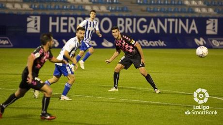 Una desconocida Ponferradina se deja llevar los tres puntos en El Toralín (0-3)