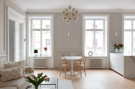 tiny scandi apartment suelos de madera en espiga suelo parquet scandinavian style scandinavian apartment refined decor nordic style minimal scandinavian decor madera maciza suelos interior design hard wood floor estilo nórdico escandinavo elegant scandinavian elegant decor decoración nórdica decoración elegante decoración de salones decoración de interiores tiny scandi apartment suelos de madera en espiga suelo parquet scandinavian style scandinavian apartment refined decor nordic style minimal scandinavian decor madera maciza suelos interior design hard wood floor estilo nórdico escandinavo elegant scandinavian elegant decor decoración nórdica decoración elegante decoración de salones decoración de interiores